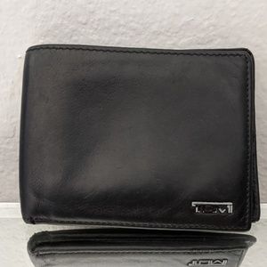 Men's Tumi Bi-fold Black Leather Wallet